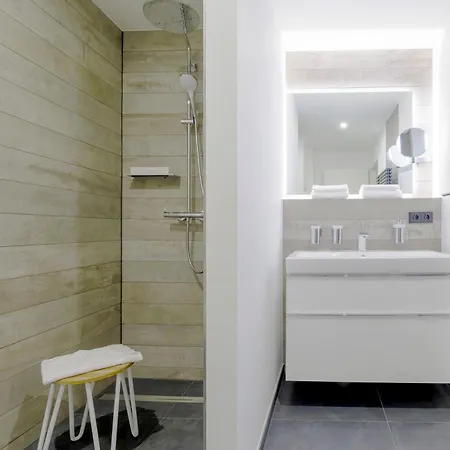 Apartamento Lüttstuv - Stilvolle In Historischer Seefahrtschule Mit Ostseeflair *