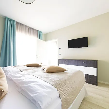 Luettstuv - Stilvolle In Historischer Seefahrtschule Mit Ostseeflair Apartment *