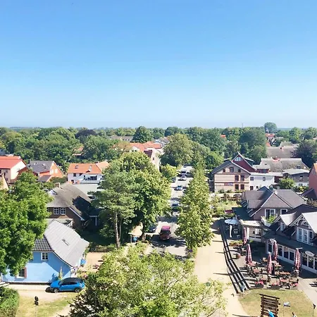 Lüttstuv - Stilvolle In Historischer Seefahrtschule Mit Ostseeflair * Wustrow (Fischland)