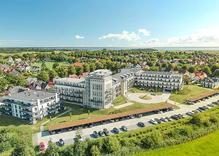 Luettstuv - Stilvolle In Historischer Seefahrtschule Mit Ostseeflair 아파트 부스트로우