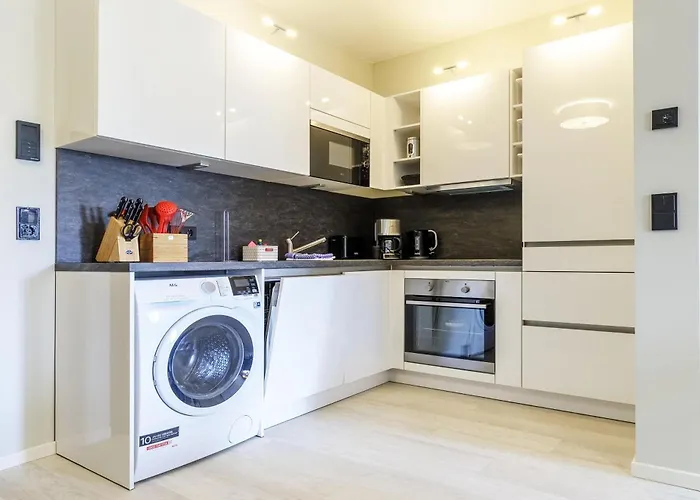 Luettstuv - Stilvolle In Historischer Seefahrtschule Mit Ostseeflair 부스트로우